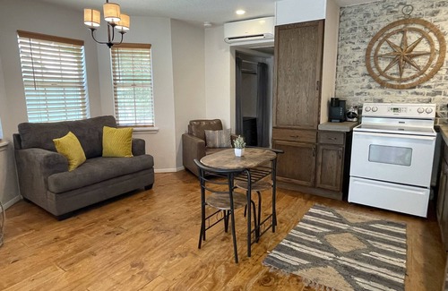 Fairfield Bay Copropriété | Summerhill Wanderlust- Studio Condo -Top Floor!