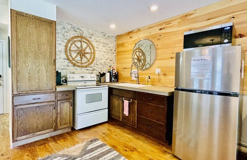 Fairfield Bay Copropriété | Summerhill Wanderlust- Studio Condo -Top Floor!