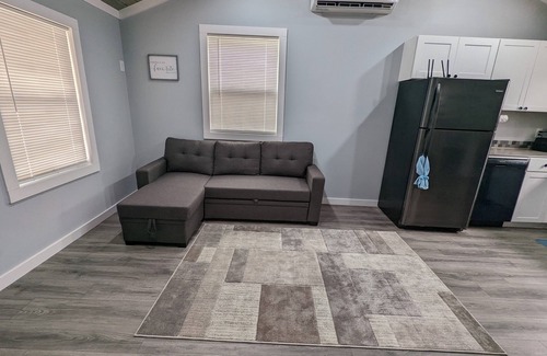 Summerlee Autre | Summerlee Suite - Beautiful Remodeled Farmhouse 5 Mins from the New River Gorge!