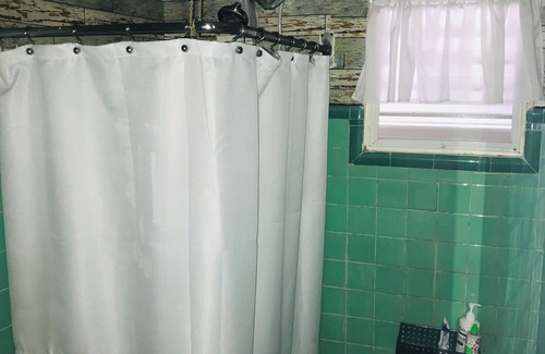 Eleanor Roosevelt Appartement | Sun 311 Roosevelt Downtown local-urban humble area 1-bedroom apartment with AC