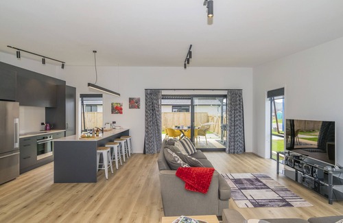 Whitianga Maison | Sun and Sea Sanctuary - Whitianga Holiday Home