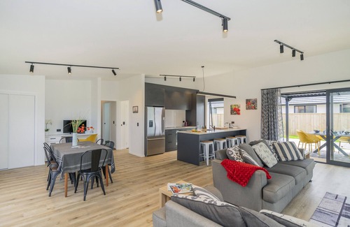 Whitianga Maison | Sun and Sea Sanctuary - Whitianga Holiday Home