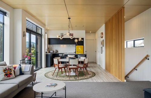 Waikanae Maison | Sun and Serenity - Waikanae Beach Holiday Home