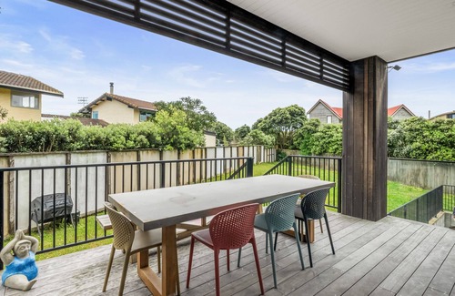 Waikanae Maison | Sun and Serenity - Waikanae Beach Holiday Home