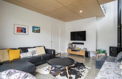 Waikanae Maison | Sun and Serenity - Waikanae Beach Holiday Home