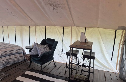 Douglas County Location De VR | Sun and Stars Family Glamping Tent in West Omaha Campground