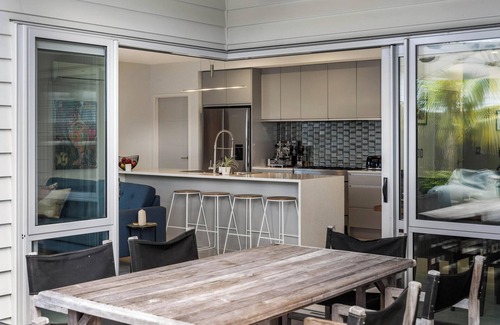 Papamoa Beach Maison | Sun and Surf Retreat - Papamoa Beach Holiday Home