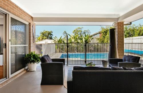 Smiths Lake Maison | Sun Daze at Smithies