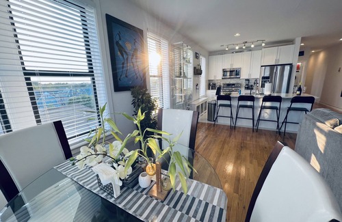 Weehawken Appartement | Sun Drenched Penthouse with Million Dollar View