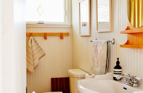 Hollowville Maison | Sun-drenched upstate escape
