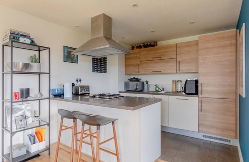 Bromley South Appartement | Sun Filled 2BD Flat With City Views, Mile End