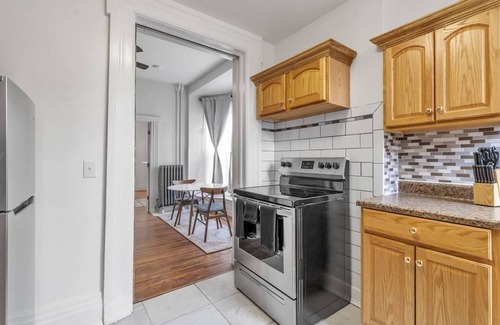 Front Park Appartement | Sun Filled Apt w/Dedicated Office