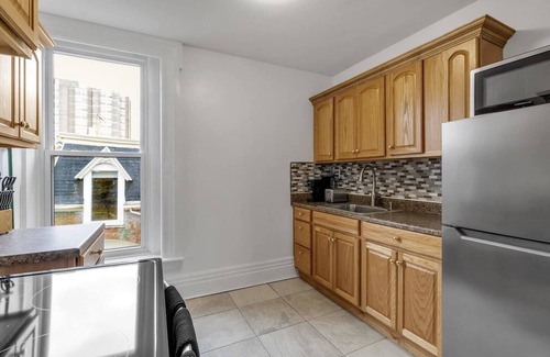 Front Park Appartement | Sun Filled Apt w/Dedicated Office