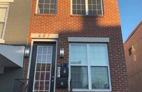 Northeast Maison | Sun-filled Capitol Hill home w/ parking & roofdeck