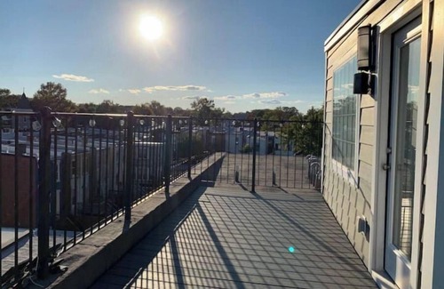 Northeast Maison | Sun-filled Capitol Hill home w/ parking & roofdeck