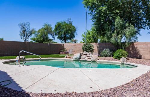 Springer Ranch Maison | Sun-Kissed Gem - Pool Heater Golf Green AZ Room