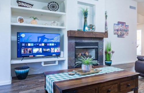 Springer Ranch Maison | Sun-Kissed Gem - Pool Heater Golf Green AZ Room