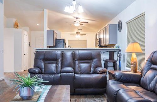 Springer Ranch Maison | Sun-Kissed Gem - Pool Heater Golf Green AZ Room