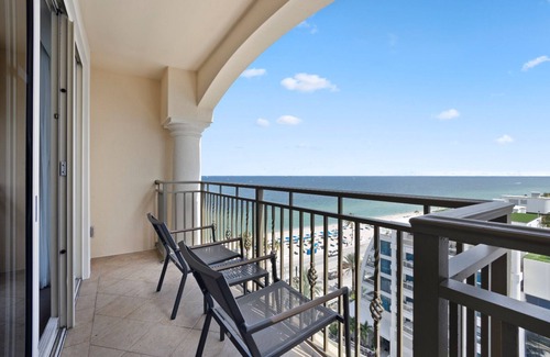 Barrier Island Hôtel | Sun-kissed Sanctuary: Unit with Partial Ocean View, Pet-friendly, Swimming Pool!