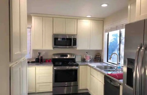 Walnut Creek Maison | Sun-Lit 2-Story Gem: Luxe Beds-Heated Floor-Near Shops-Dining-Fun,Great for Fams