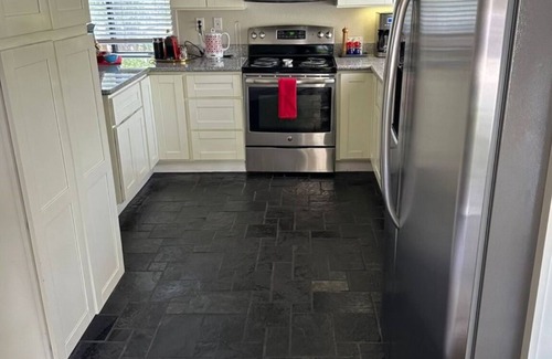 Walnut Creek Maison | Sun-Lit 2-Story Gem: Luxe Beds-Heated Floor-Near Shops-Dining-Fun,Great for Fams