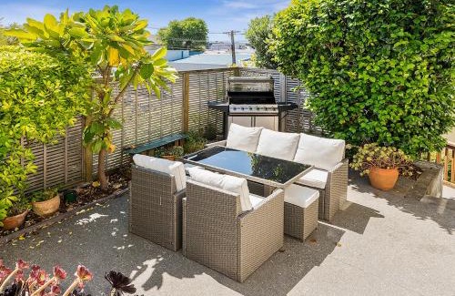 Paraparaumu Beach Maison | Sun on Seaview - Paraparaumu Beach Holiday Home