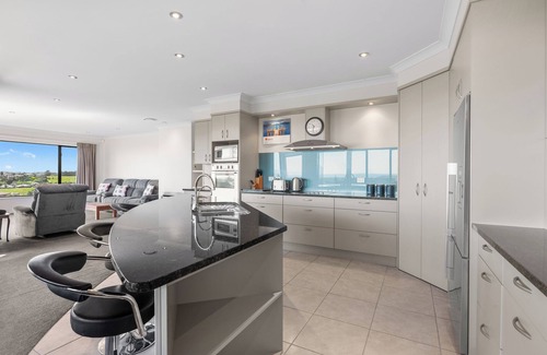 Waihi Beach Maison | Sun, Sand, Serenity - Waihi Beach Holiday Home
