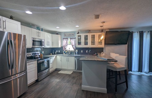 New Smyrna Beach Maison | Sun & Surf Beach House - Family Friendly - Steps to the Beach