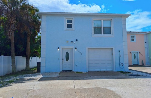 New Smyrna Beach Maison | Sun & Surf Beach House - Family Friendly - Steps to the Beach