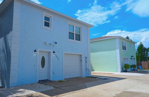 New Smyrna Beach Maison | Sun & Surf Beach House - Family Friendly - Steps to the Beach