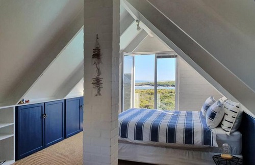 Grotto Bay Maison | Sunbird House
