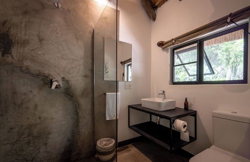 Thorny Bush Game Reserve Cabine | Sunbirds Oasis Lodge