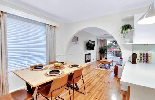 Sunbury Maison | Sunbury large family home pet friendly airport