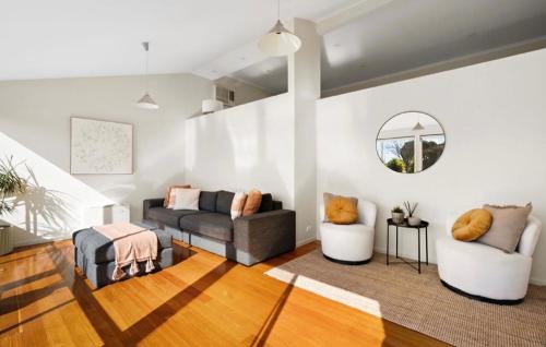 Sunbury Maison | Sunbury on the hill close to airport with wifi pet friendly