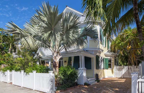 White Street Gallery District Maison | SUNCATCHER~4 Bedroom, 4 Bathroom in Old Town with Pool!