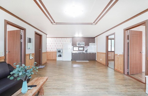 Suncheon Maison | Suncheon Jeonmangjoeungot Pension