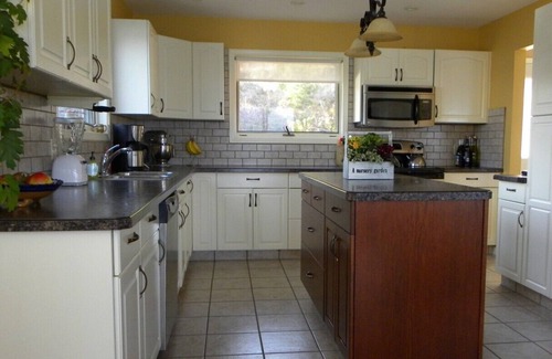 Central Okanagan Maison | Red Haven Retreat - PISCINE & SPECTACULAIRE Lakeviews - Suncrest Suite (suite étage principal)
