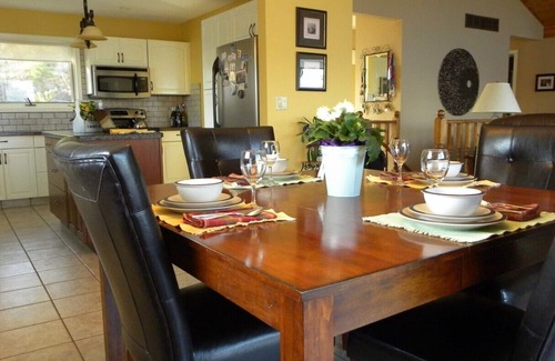 Central Okanagan Maison | Red Haven Retreat - PISCINE & SPECTACULAIRE Lakeviews - Suncrest Suite (suite étage principal)