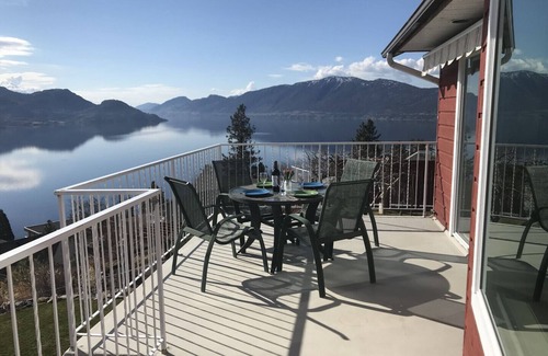 Central Okanagan Maison | Red Haven Retreat - PISCINE & SPECTACULAIRE Lakeviews - Suncrest Suite (suite étage principal)