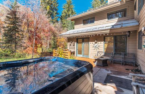 Sundance Maison | Sundance Splendor- 5-Bed Cabin Oasis with Majestic Mountain Views