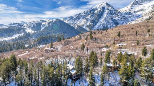 Sundance Maison | Sundance Splendor- 5-Bed Cabin Oasis with Majestic Mountain Views