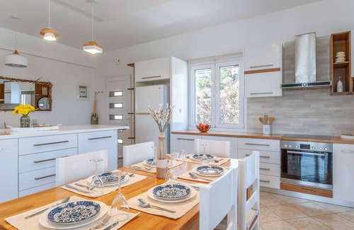 Fofola Maison | Sunday's Seascapen
