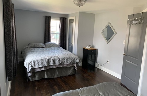 Grosse Ile Maison | Sundown Waterfront Carriage House