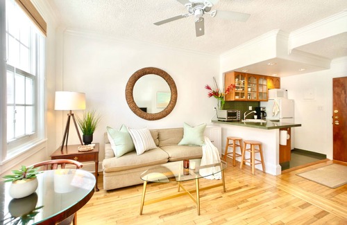 Palm Beach - West Palm Beach Copropriété | CONDO SUNNY BEACH w / PISCINE + TRÈS CENTRAL + PLAGE À PIED 2, ÉPICERIE ET RESTAURANTS!