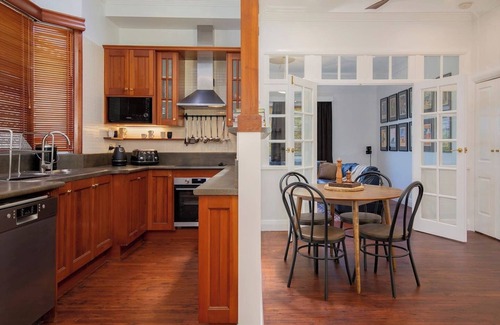 Highfields Maison | Sunfields Garden Hideaway between Beaches and CBD