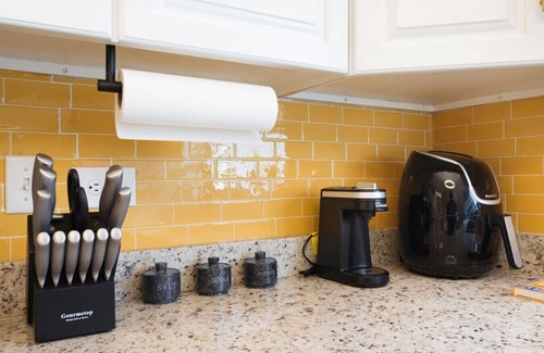 Brighton Park Appartement | Sunflower Apt 12 Min from Downtown CHI