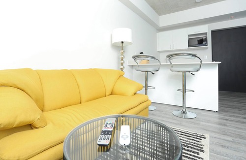 Mata Redonda Appartement | Sunflower at 12, City Views and Wonderland Vibes!