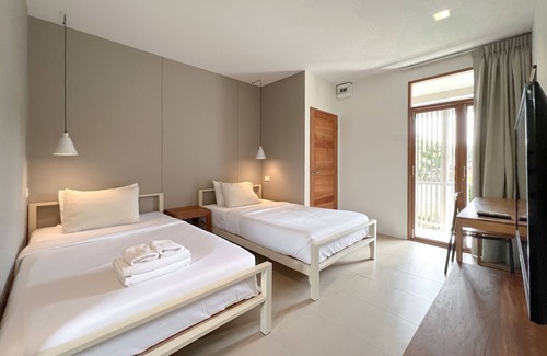Chim Phli Hôtel | SUNKISS pool.bed.cafe