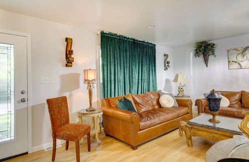 Florissant Maison | ‘Sunland Hills’ Home w/ Theater Room & Fire Pit!