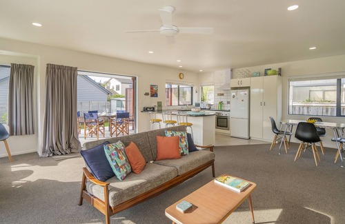 Whitianga Maison | Sunlight Bach - Whitianga Holiday Home